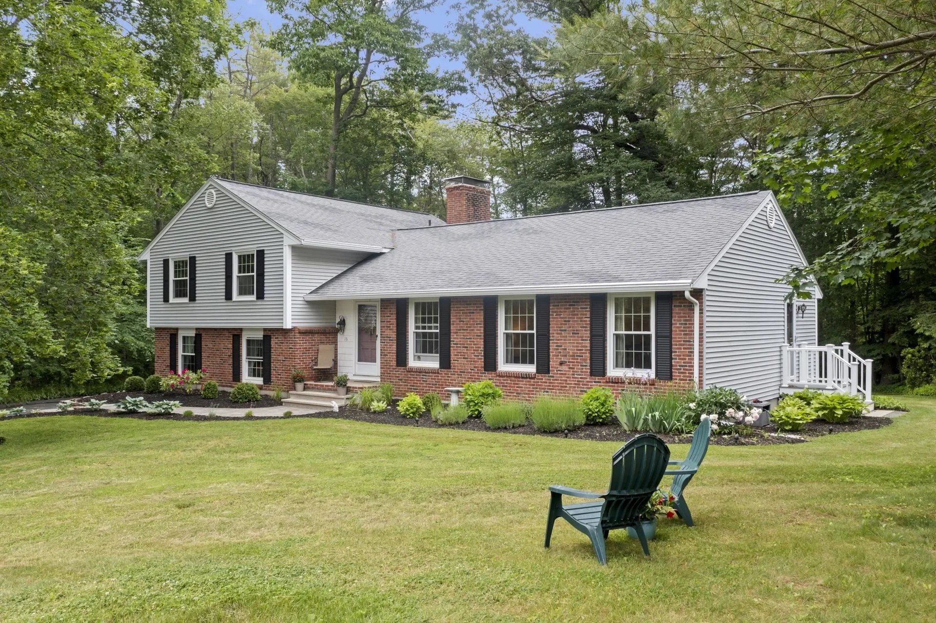 16 Hampshire Drive North Hampton NH 03862