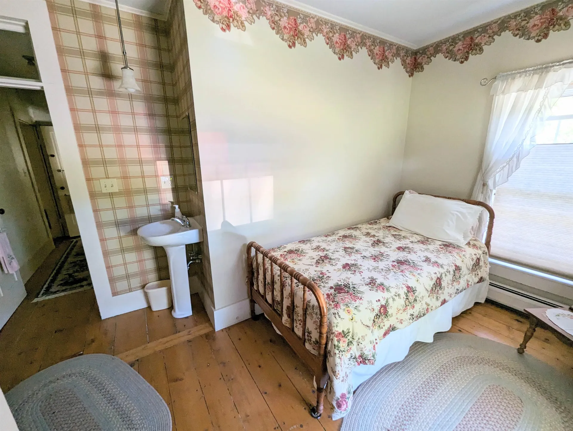 1573 Us Route 5 South Barnet VT 05821