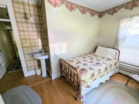 1573 Us Route 5 South Barnet VT 05821