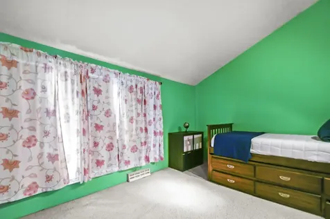 79 Cannongate Road Nashua NH 03063