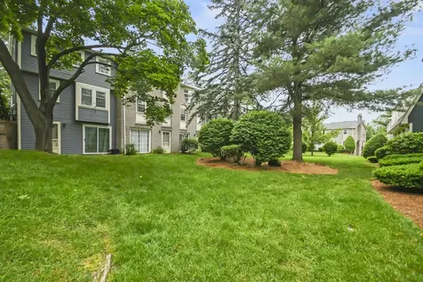 79 Cannongate Road Nashua NH 03063