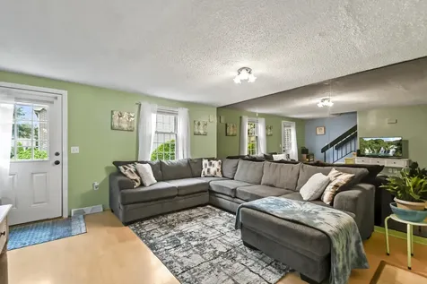 79 Cannongate Road Nashua NH 03063