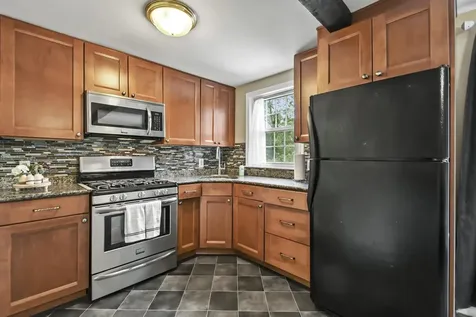 79 Cannongate Road Nashua NH 03063