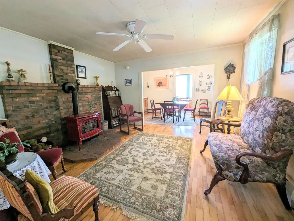 1573 Us Route 5 South Barnet VT 05821