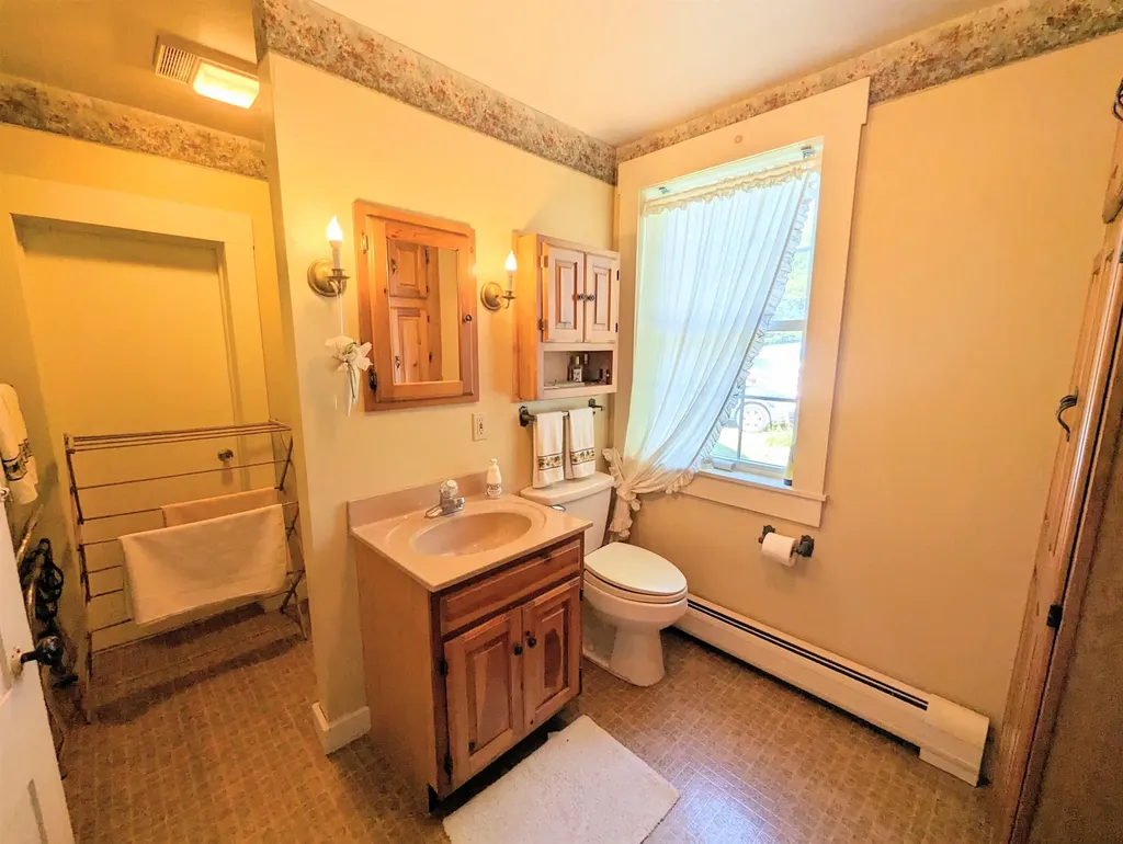 1573 Us Route 5 South Barnet VT 05821