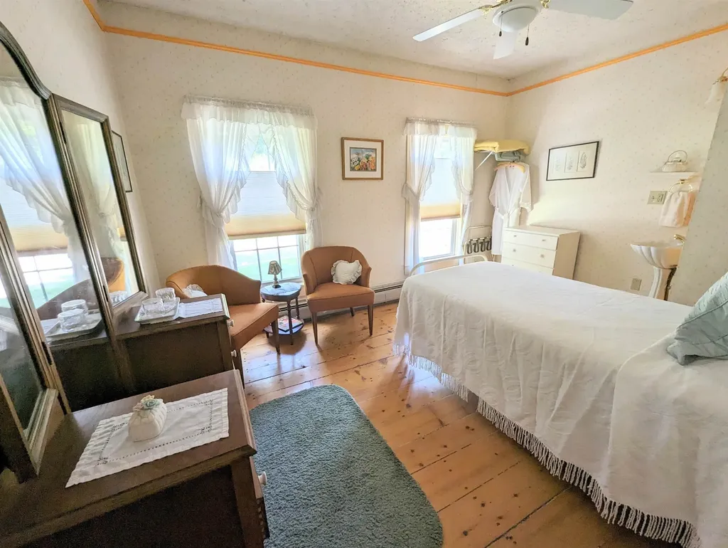 1573 Us Route 5 South Barnet VT 05821