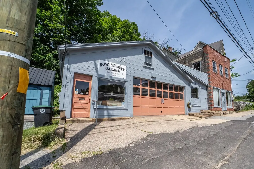 17 E Bow Street Franklin NH 03235