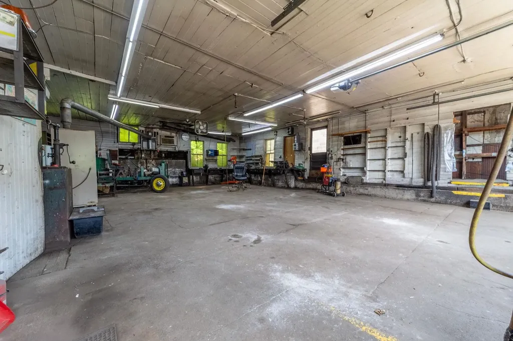 17 E Bow Street Franklin NH 03235