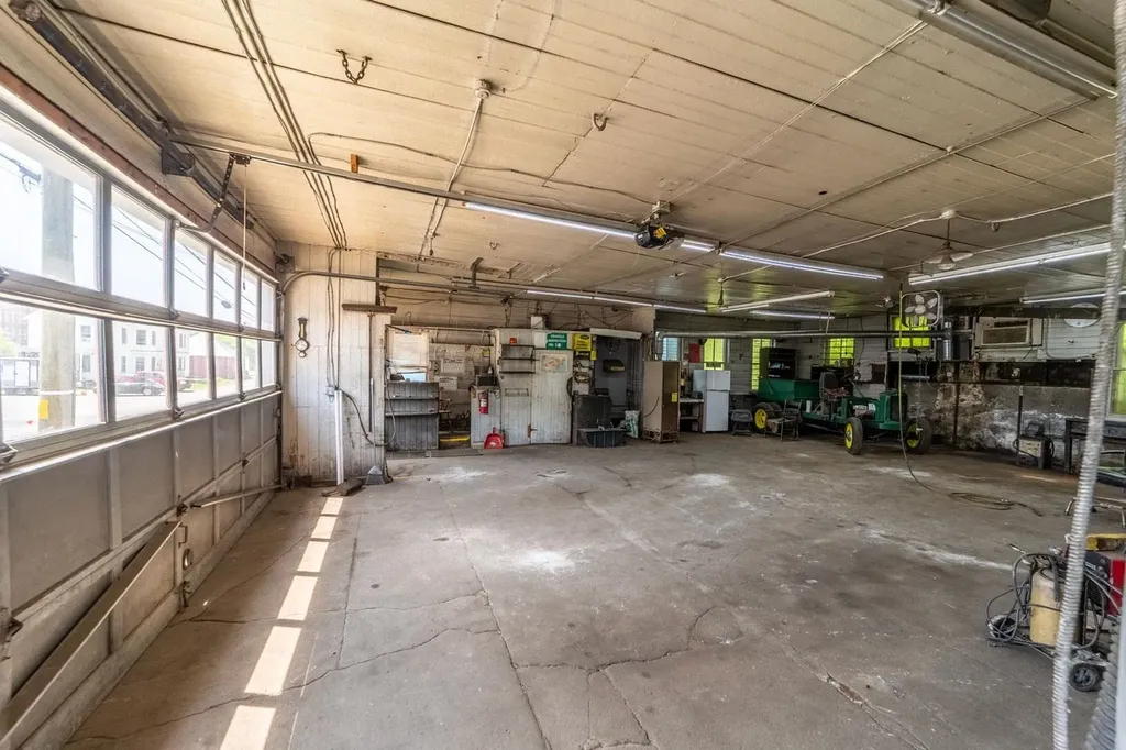 17 E Bow Street Franklin NH 03235