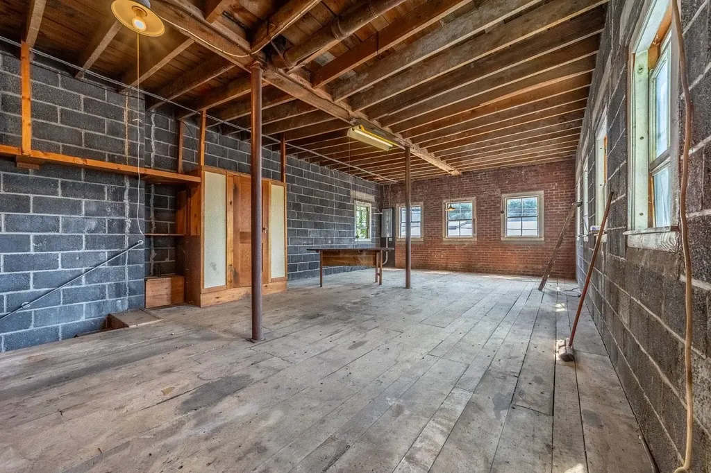 17 E Bow Street Franklin NH 03235