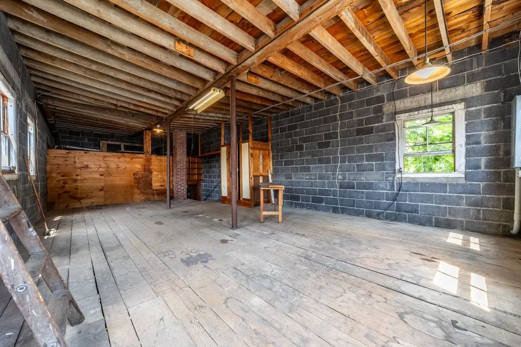 17 E Bow Street Franklin NH 03235