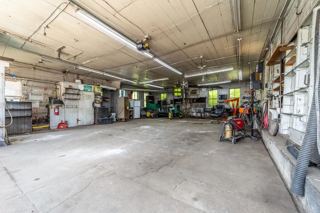 17 E Bow Street Franklin NH 03235