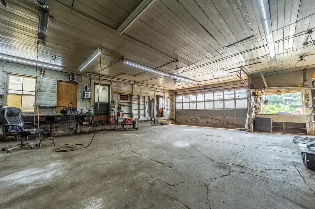 17 E Bow Street Franklin NH 03235