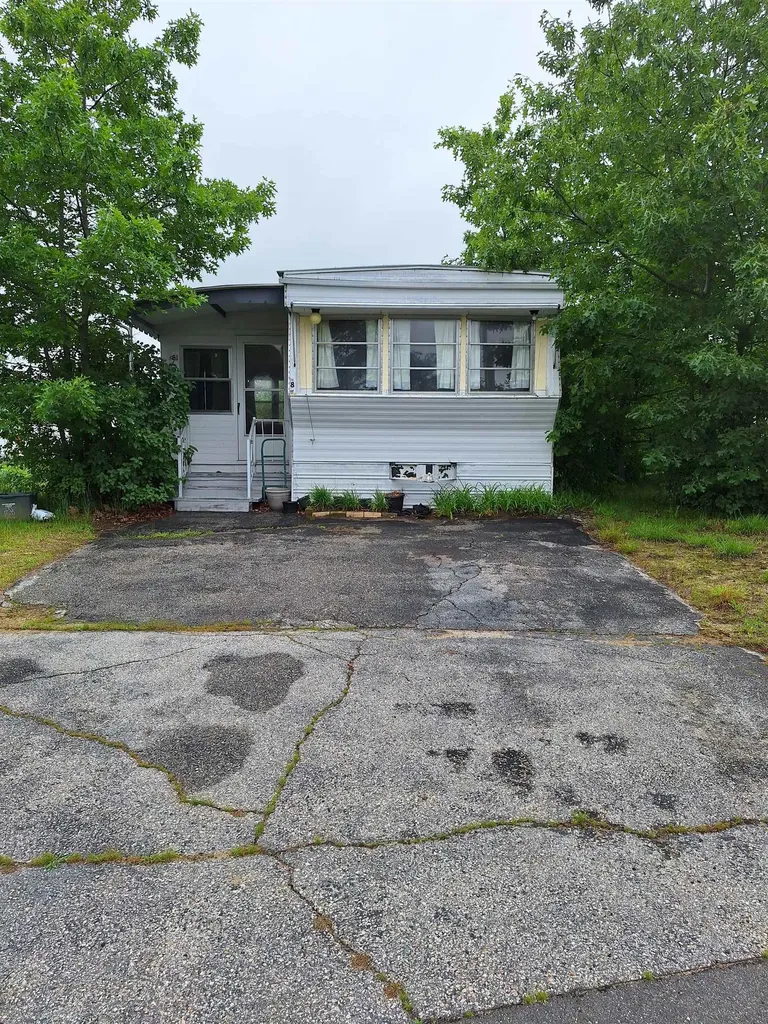 8 Trade Wind Lane Rochester NH 03867