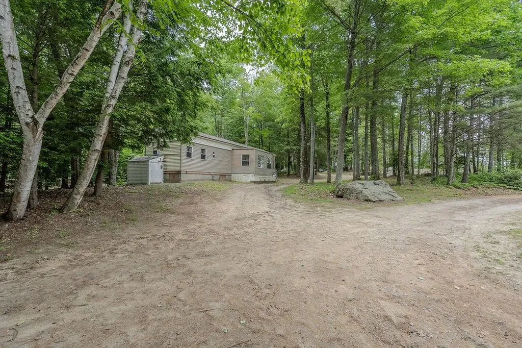 3 Spruce Cove Road Northwood NH 03261