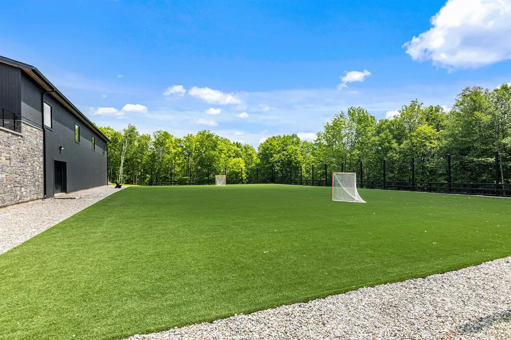 1084 Wade Pasture Road Stowe VT 05672