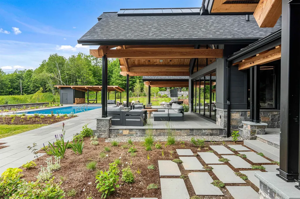 1084 Wade Pasture Road Stowe VT 05672