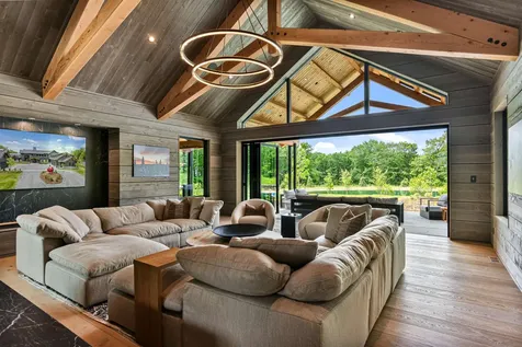 1084 Wade Pasture Road Stowe VT 05672