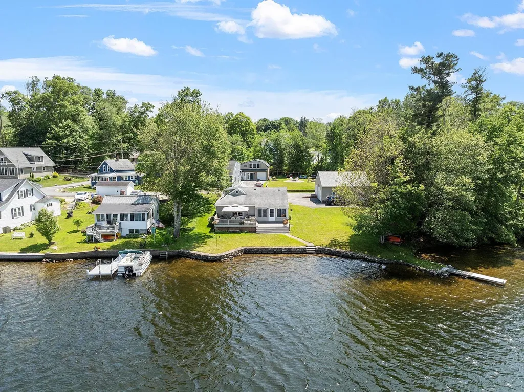 4 Shore Drive Hampstead NH 03841