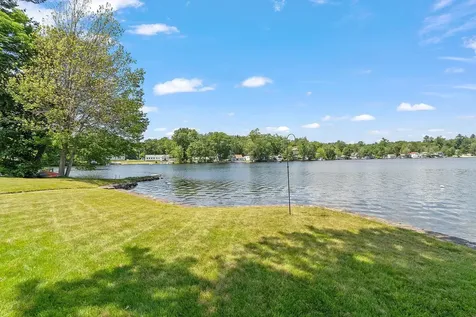 4 Shore Drive Hampstead NH 03841