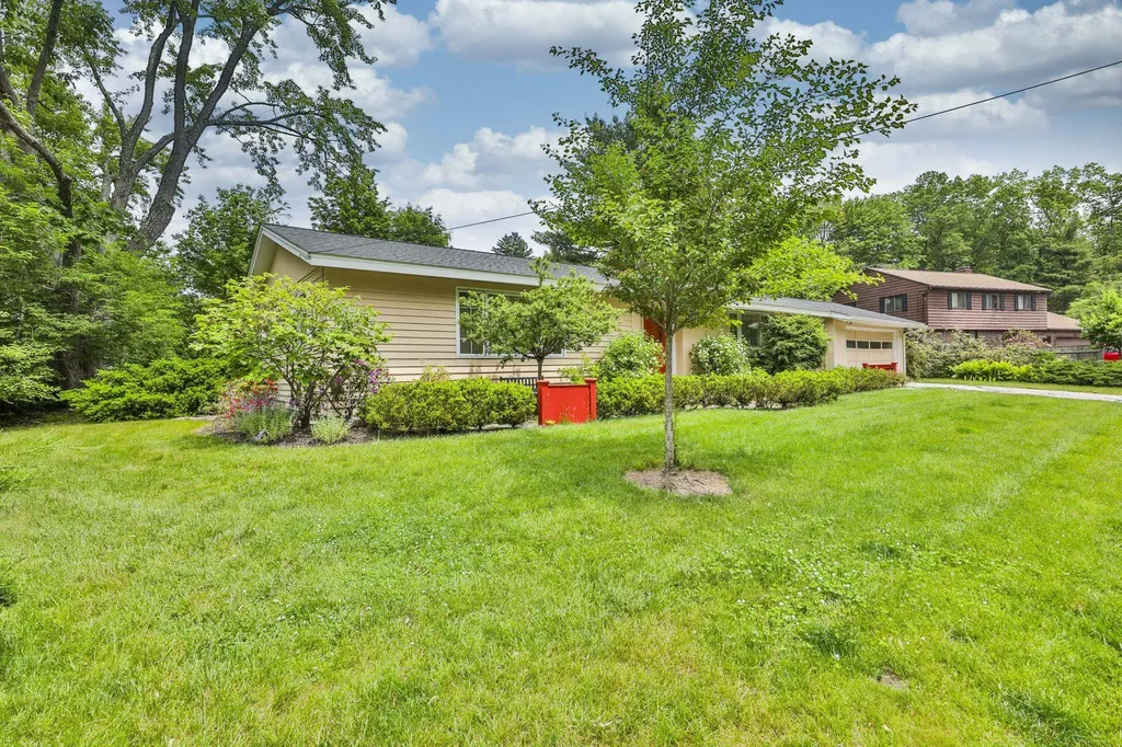 190 N Acres Road Manchester NH 03104