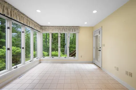 60 Peninsula Drive Stratham NH 03885