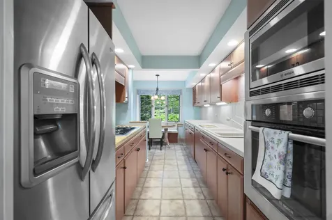 60 Peninsula Drive Stratham NH 03885