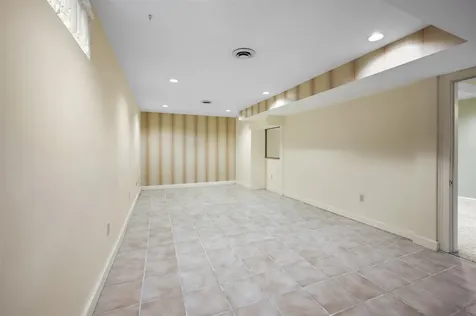 60 Peninsula Drive Stratham NH 03885