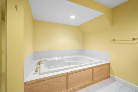 60 Peninsula Drive Stratham NH 03885