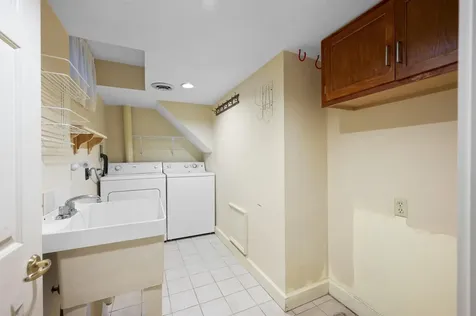 60 Peninsula Drive Stratham NH 03885