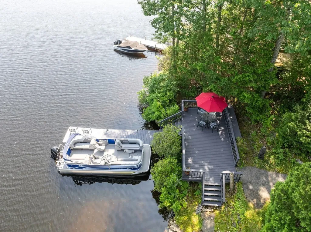 32 Beach Head Road Nottingham NH 03290