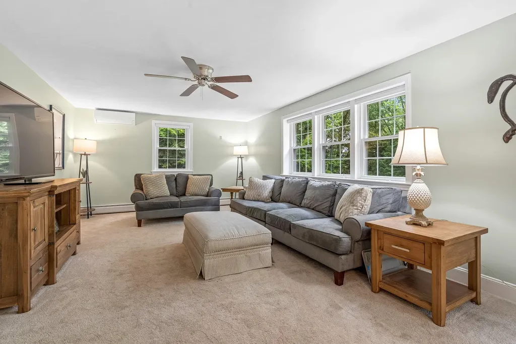 65 Forest Street Londonderry NH 03053