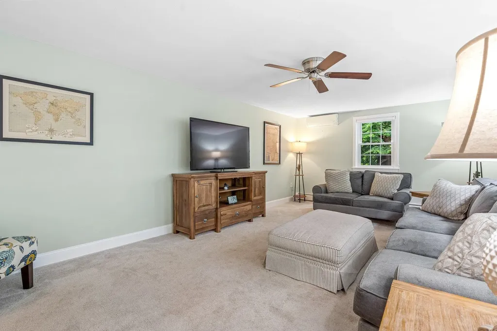 65 Forest Street Londonderry NH 03053