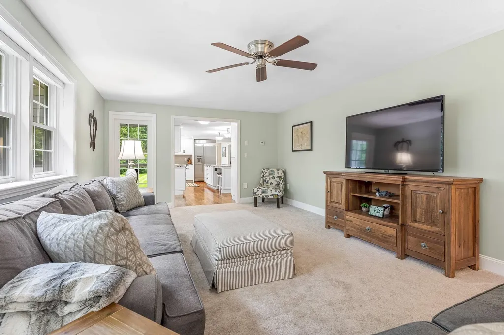 65 Forest Street Londonderry NH 03053