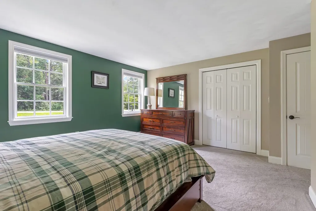 65 Forest Street Londonderry NH 03053
