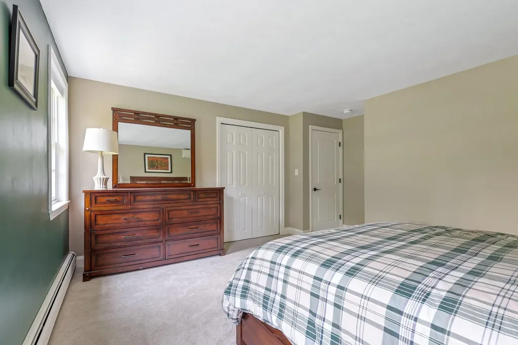 65 Forest Street Londonderry NH 03053