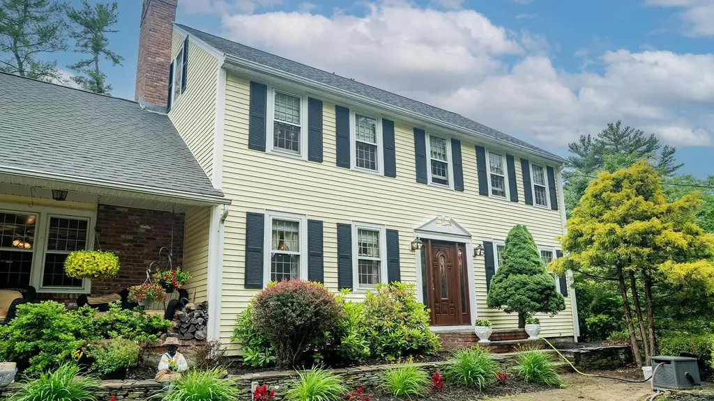 9 Oak Ridge Road Kensington NH 03833