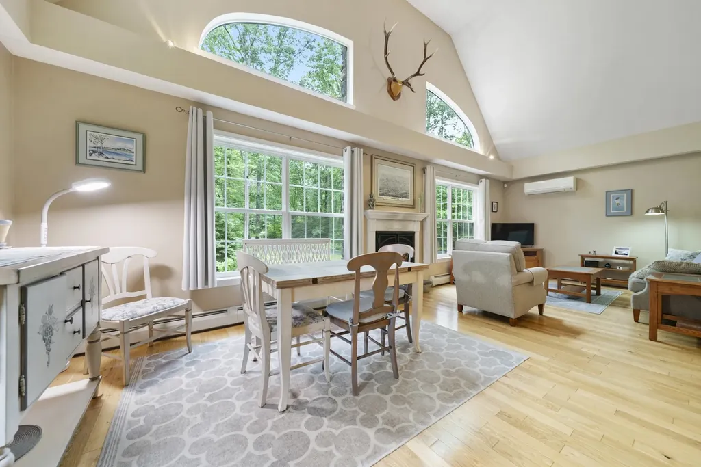 21 Lewis Lane Concord NH 03301