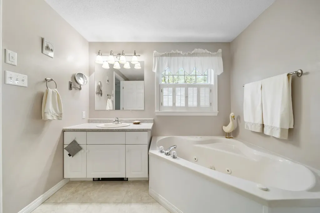 21 Lewis Lane Concord NH 03301