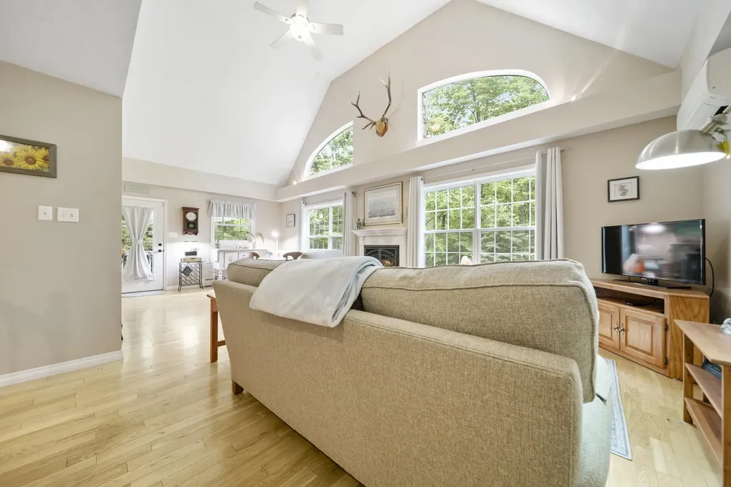 21 Lewis Lane Concord NH 03301