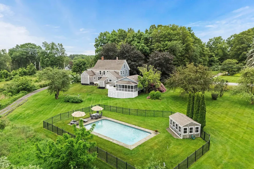 261 Main Avenue South Hampton NH 03827