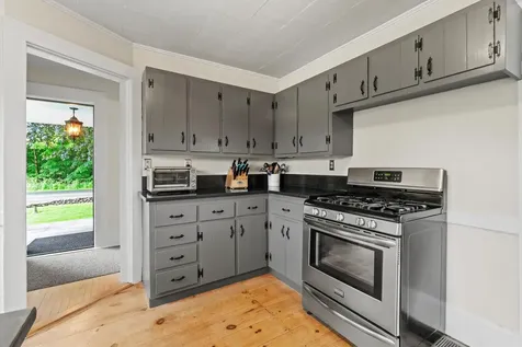 261 Main Avenue South Hampton NH 03827