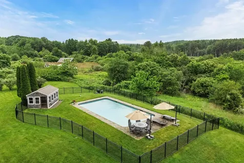 261 Main Avenue South Hampton NH 03827