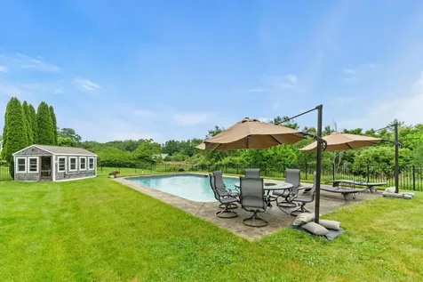 261 Main Avenue South Hampton NH 03827