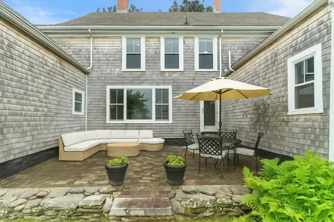 261 Main Avenue South Hampton NH 03827