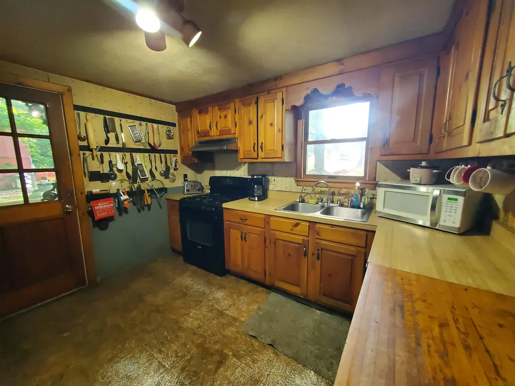 9 Stark Hill Road Canaan NH 03741