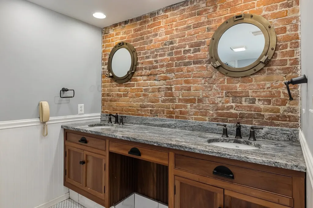 73 Daniel Street Portsmouth NH 03801