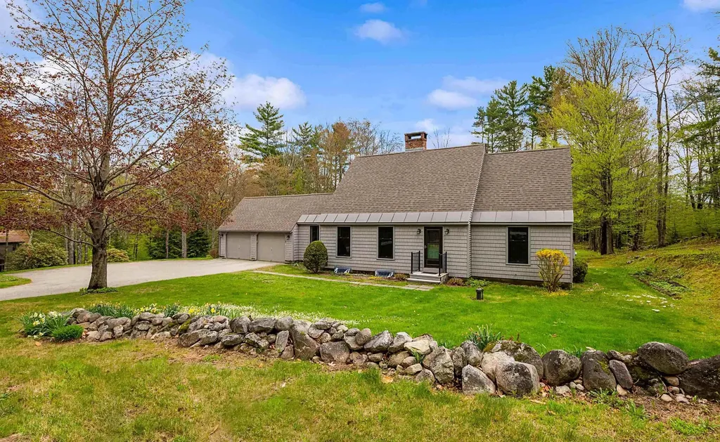 118 Old Coach Road New London NH 03257