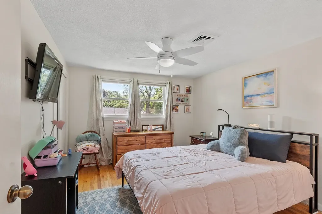 1 Hemlock Street Hudson NH 03051