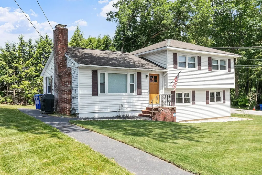 1 Hemlock Street Hudson NH 03051